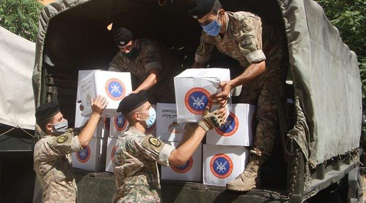 الجيش: مواصلة توزيع مساعدات على المواطنين وإزالة الركام من الشوارع المتضررة