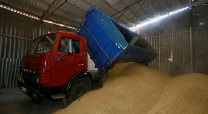 سلطات أوكرانيا تتهم روسيا بسرقة "مئات الآلاف من الأطنان" من الحبوب