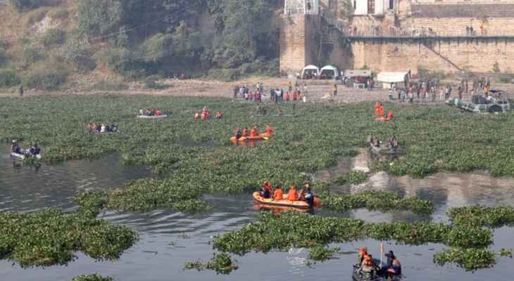 عدد القتلى يرتفع إلى 135 في انهيار جسر بالهند مع استمرار عمليات الإنقاذ