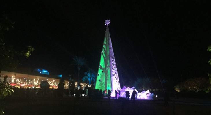 إضاءة شجرة الميلاد في طرابلس وسط التراتيل والأناشيد الدينية