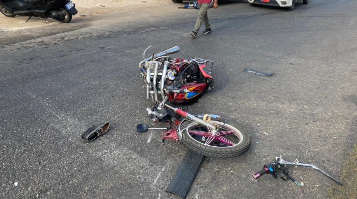 الدفاع المدني: قتيل وجريح بحادث سير بين سيارة ودراجة نارية على طريق عام ميروبا- كسروان