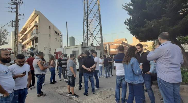 اشكال امام معمل الزوق بين المتظاهرين وموظفي مؤسسة كهرباء لبنان
