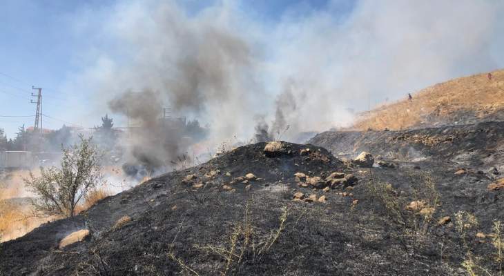 النشرة: الدفاع المدني أخمد حريق اعشاب وأشجار واطارات مستعملة في جديتا
