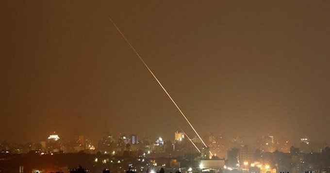 سماع دوي انفجارات شمال غزة ناتجة عن محاولة القبة الحديدية اعتراض صواريخ أطلقت من القطاع