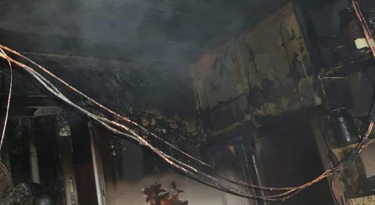 النشرة: الدفاع المدني أخمد حريقا داخل منزل نقال في مكسة والأضرار مادية