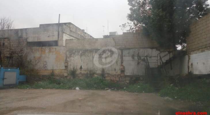 النشرة: بلدية الكفور تمنع عائلة سورية غير مسجلة من السكن في منطقة تول 
