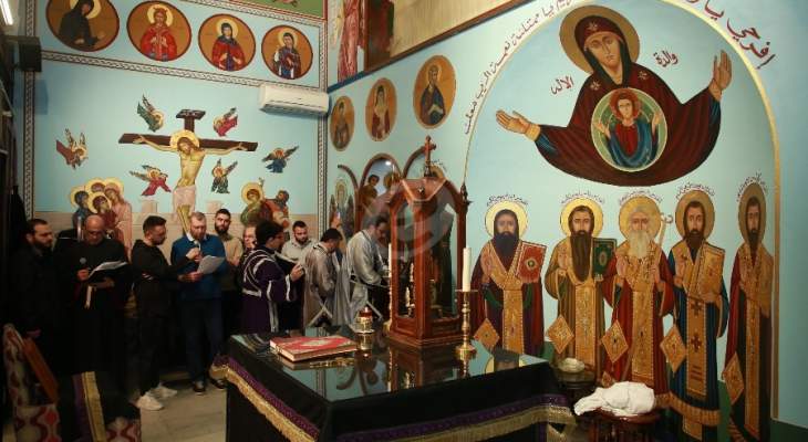 السوريون يعودون للصلاة بعدد من كنائس سوريا 
