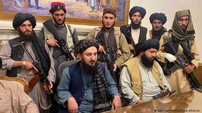 طالبان: نطالب أميركا برفع قادتنا من القائمة السوداء وهذا بند باتفاقنا ويجب الالتزام به