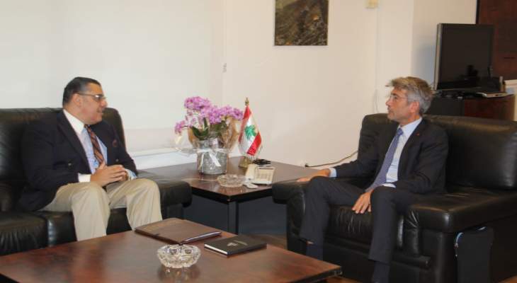 فياض بحث مع السفير المصري في آلية إستقدام الغاز إلى لبنان