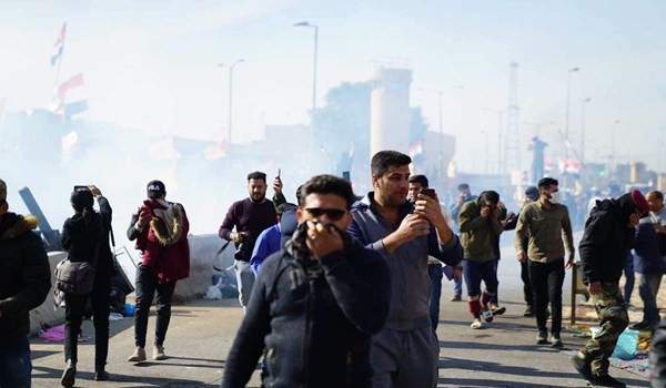 ستة اشخاص اصيبوا بحالات اختناق امام السفارة الاميركية ببغداد