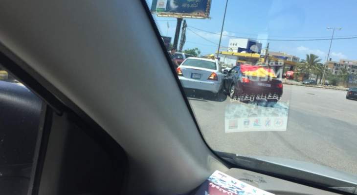 النشرة:حادث سير بين سيارتين عند مستديرة السلام طرابلس