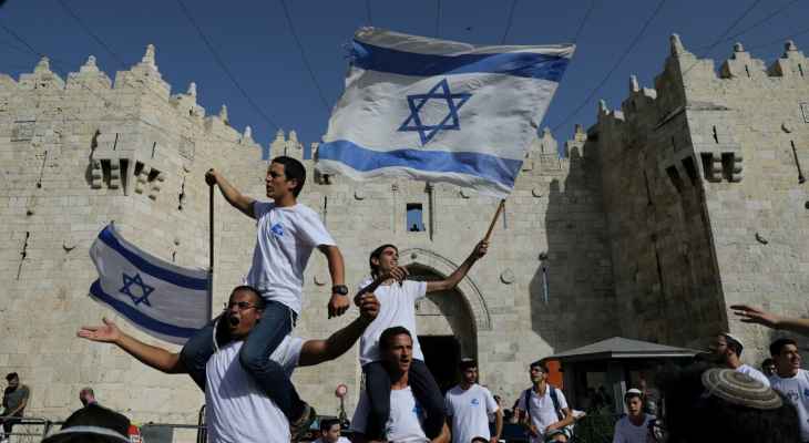 الجيش الإسرائيلي بدأ بنشر أعداد كبيرة من قواته في باب العمود بالقدس قبيل انطلاق "مسيرة الأعلام"
