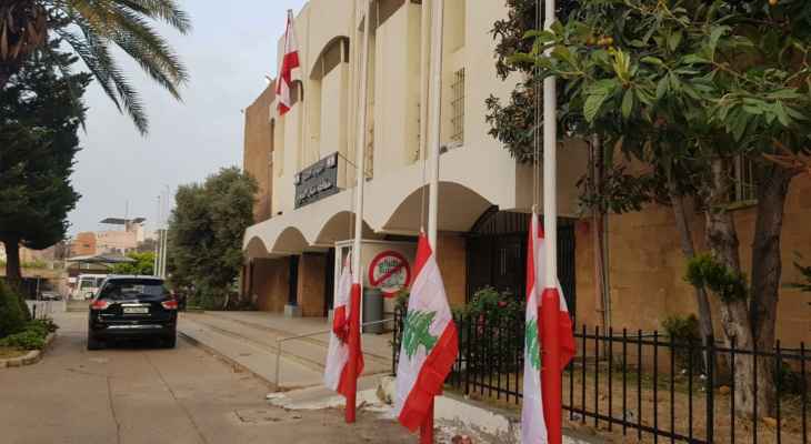 "النشرة": الأعلام اللبنانية نكست في الدوائر الرسمية بصيدا حدادا على وفاة رئيس دولة الامارات