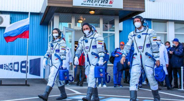 إقلاع صاروخ يحمل مخرجا وممثلة روسيين لتصوير أول فيلم في الفضاء