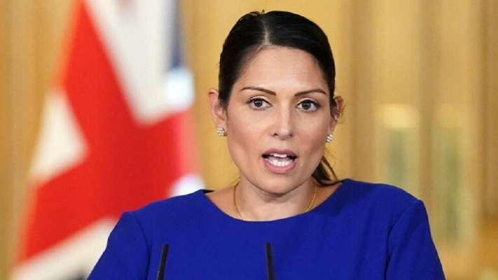 وزيرة داخلية بريطانيا أكدت اتخاذها إجراءات لحظر "حماس" بالكامل في البلاد
