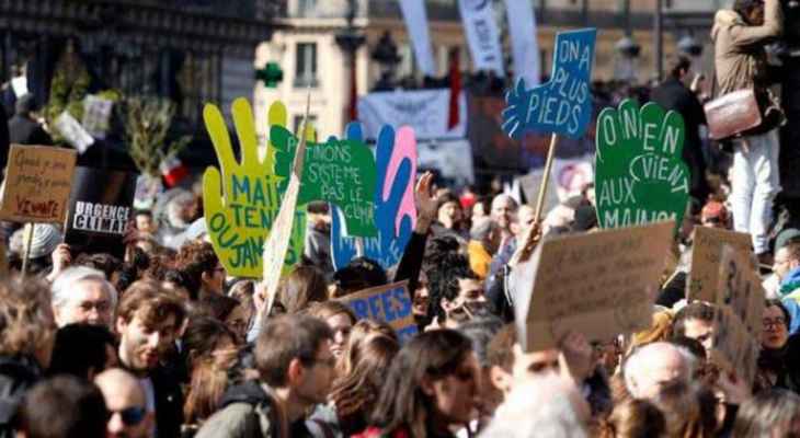 مظاهرة في باريس احتجاجاً على السياسات الحكومية تجاه البيئة
