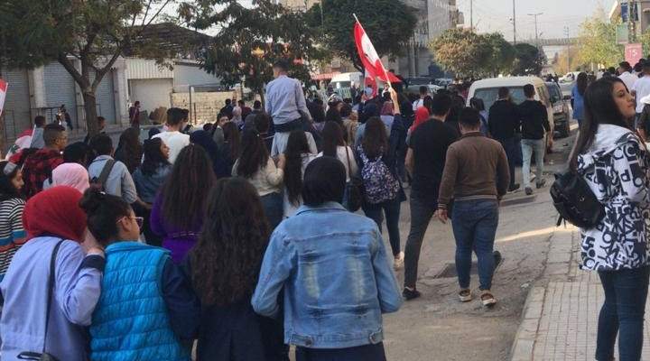 النشرة: تجمع عدد كبير من طلاب المدارس في قب الياس وامام سراي زحلة  