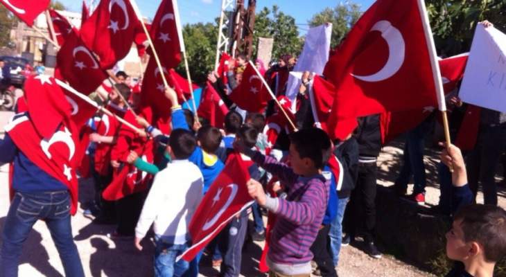  اعتصام رمزي لشبان من الكواشرة وعيدمون تضامنا مع تركيا 