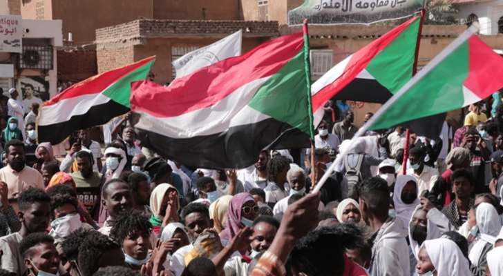 مقتل 6 أشخاص وإصابة 225 عنصرًا أمنيًا بإشتباكات مع المتظاهرين في السودان