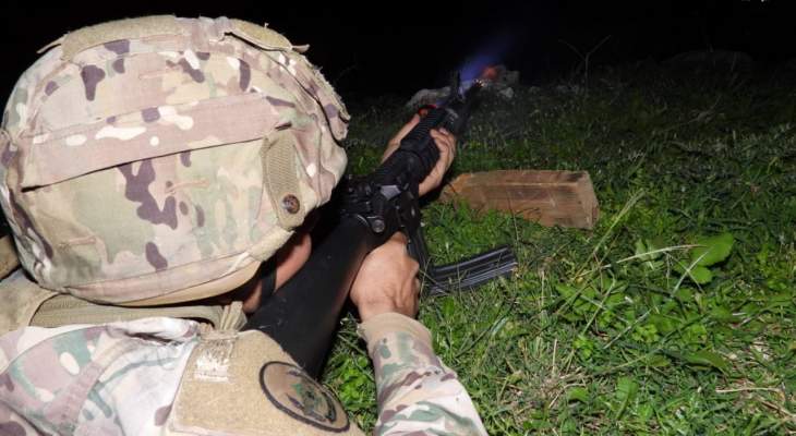 الجيش: مدرسة القوات الخاصة نفذت تمريناً تكتياً بالذخيرة الحية لعناصر من لواء المشاة الثامن