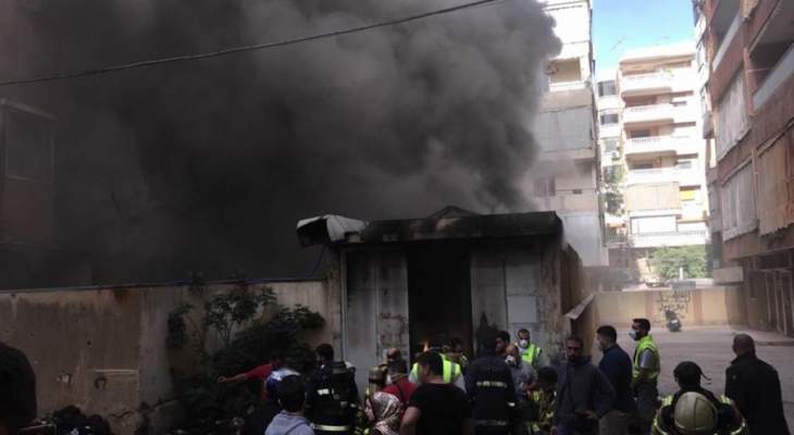 الدفاع المدني: العمل على اخماد حريق داخل معمل للخياطة في حارة حريك