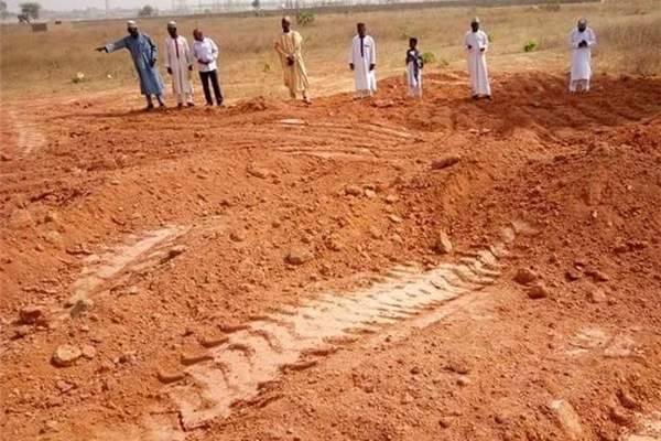 اكتشاف مقبرة جماعية لمجزرة الجيش النيجيري ضد الحجاج الشيعة