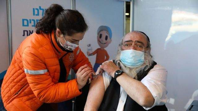 السلطات الإسرائيلية تبحث تطعيم مواطنيها بجرعة ثالثة من لقاحات "كورونا"