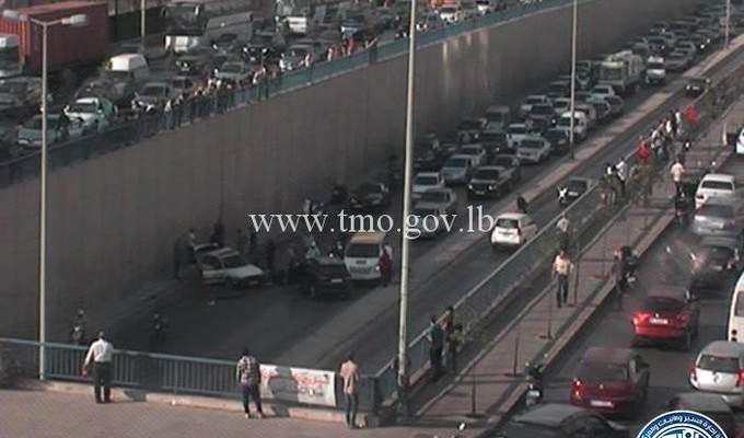 3 جرحى بحادث مروري داخل نفق المدينة الرياضية باتجاه السفارة الكويتية 