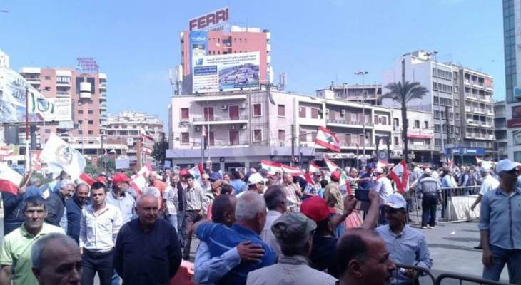 النشرة: جريح بإشكال بساحة النور- طرابلس على أثر رفع العلم التركي