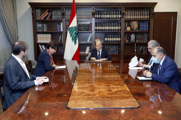 ماكرون لعون: نقف الى جانب لبنان رئيسا وحكومة وشعبا وسنساعد بكل المجالات