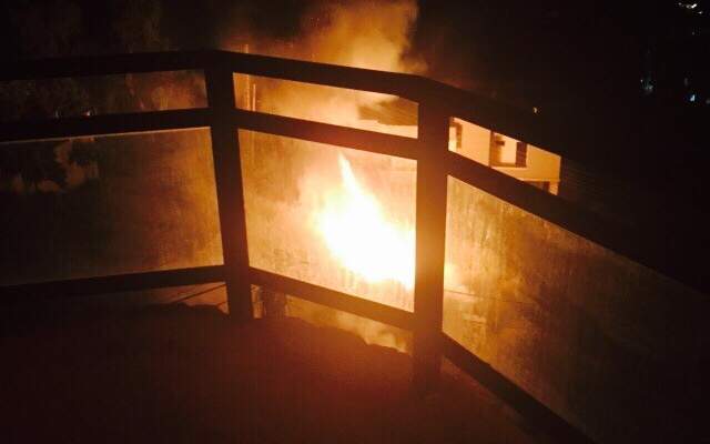 النشرة: اندلاع حريق في مجدليون وفرق الاطفاء تعمل على اخماده