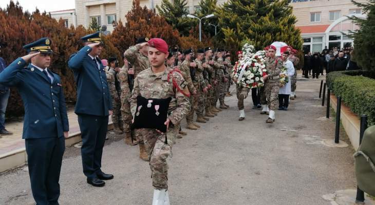 قيادة الجيش شيعت الشهداء الثلاثة الذين ارتقوا في الهرمل أمس 