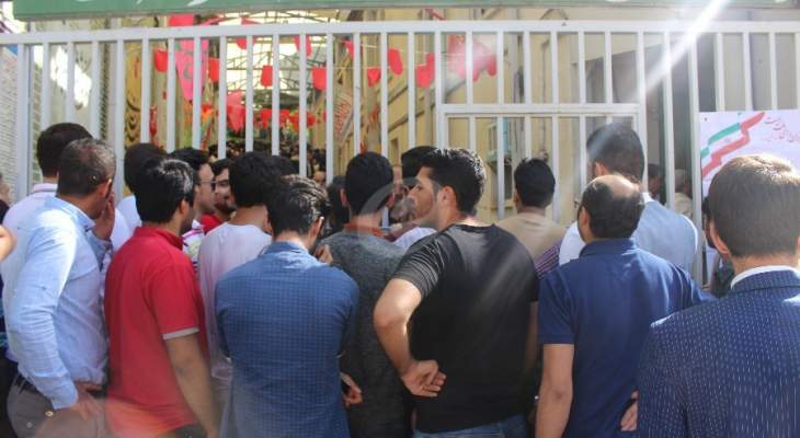 النشرة: تمديد مهلة الاقتراع  في الانتخابات الايرانية ساعتين اضافيتين 