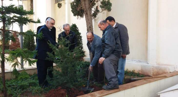 المركز الاسلامي للتوجيه زرع شجرة بقصر الأونيسكو وفاء للراحل انطوان حرب