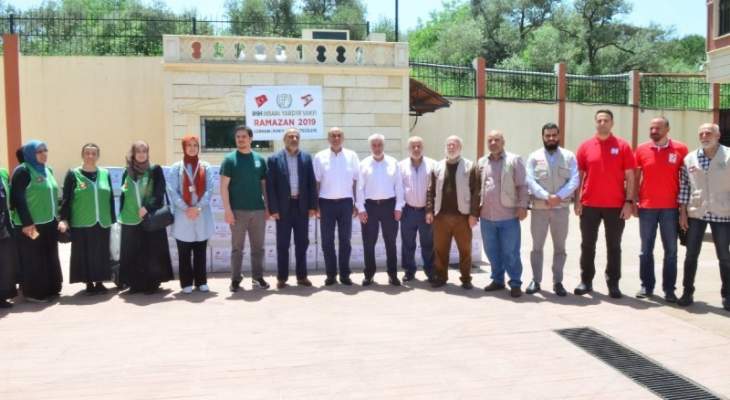 سفير تركيا شارك بتوزيع مساعدات رمضانية على النازحين في اقليم الخروب