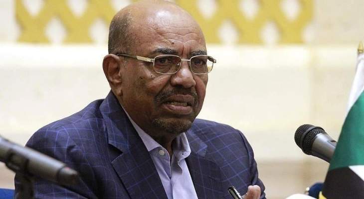البشير أصدر قرارات بإحالة ضباط في الجيش السوداني إلى التقاعد وترقية آخرين