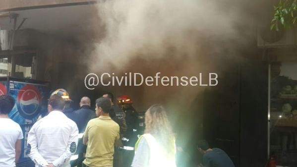 الدفاع المدني: اخماد حريق داخل مكتبة في شارع مار الياس في بيروت