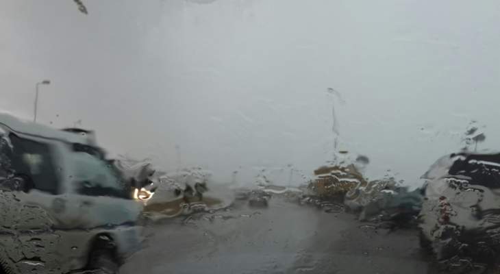 النشرة: الامطار ادت لارتفاع منسوب مياه الليطاني وتشكيل برك مياه على الطرقات