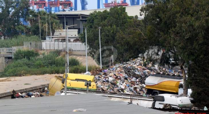 &quot;النشرة&quot;: شاحنات ترمي النفايات في مجرى نهر بيروت مقابل معمل الغاز