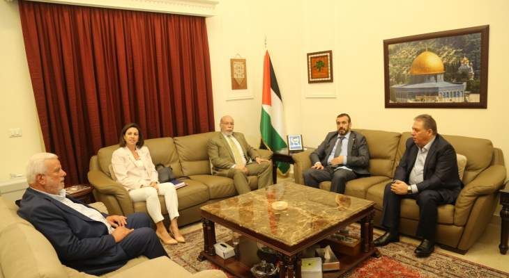 سفيرا فنزويلا والجزائر بلبنان يقومان بزيارة تضامنية لسفارة دولة فلسطين
