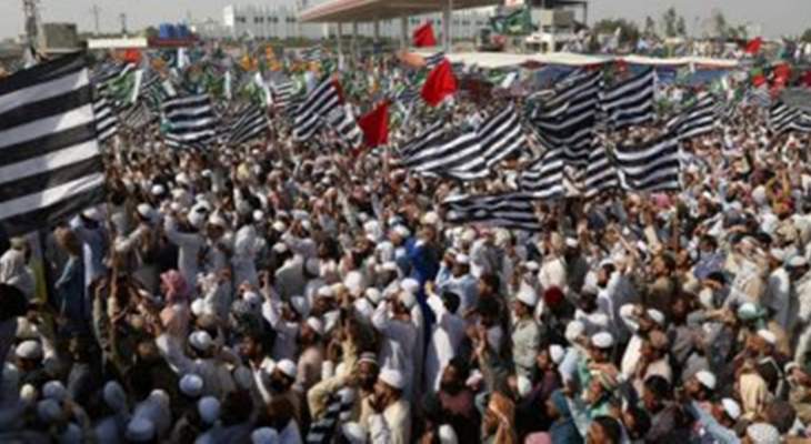 الآلاف يحتجون في باكستان على إعادة نشر رسوم النبي محمد بفرنسا