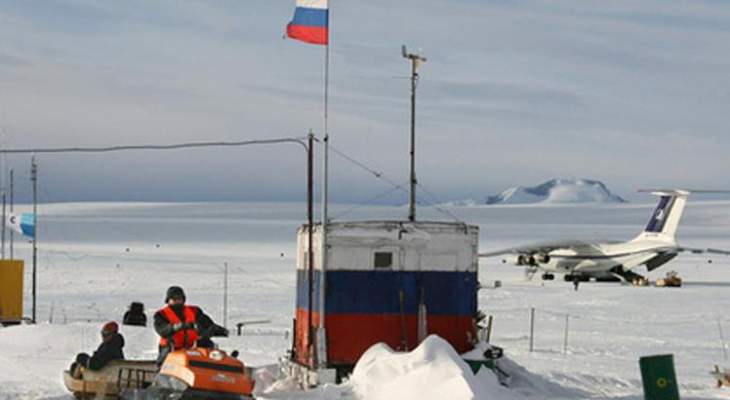 العلماء في روسيا يحفرون بئرا إلى بحيرة تحت الجليد