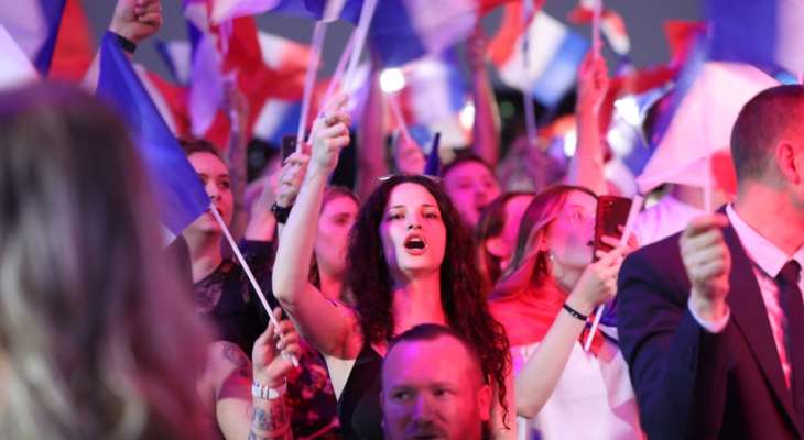 اليمين المتطرف يتصدر بفارق كبير الدورة الأولى من الانتخابات التشريعية الفرنسية ومعسكر ماكرون يحل ثالثا