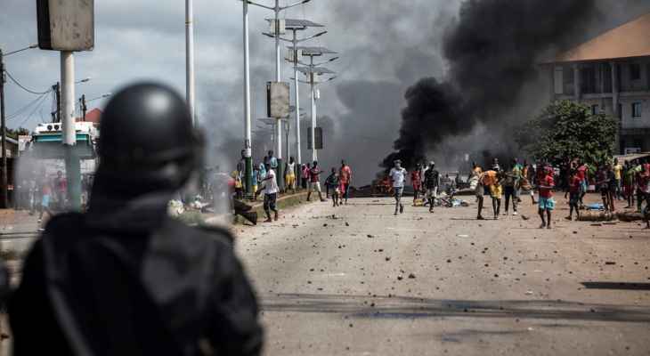 قتيل على الأقل في العاصمة الغينية نتيجة صدامات جديدة بين المحتجين وقوات الأمن