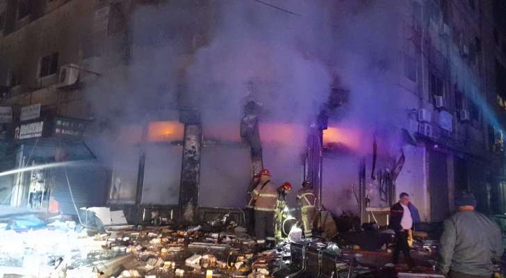 الدفاع المدني: إخماد حريق داخل متجر لبيع قطع السيارات في البوشرية
