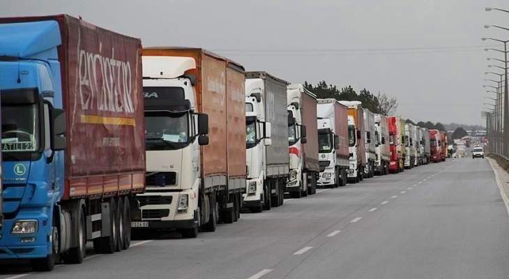 الأناضول: 50 شاحنة أممية محملة بمساعدات إنسانية عبرت تركيا باتجاه إدلب