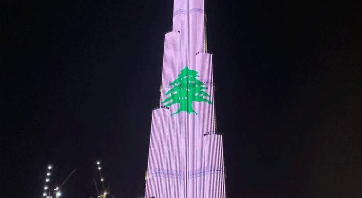 إضاءة برج خليفة بالعلم اللبناني خلال احتفالات ليلة رأس السنة