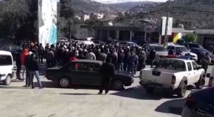 النشرة: محتجون قطعوا طريق الحاصباني احتجاجا على انقطاع الاتصالات بمنطقة حاصبيا