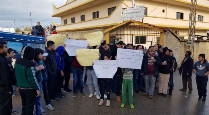 اعتصام في ببنين العبدة احتجاجا على قرار تعيين مديرة مدرسة من خارج البلدة