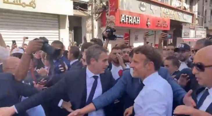 حشود طالبت ماكرون بالرحيل في وهران الجزائرية